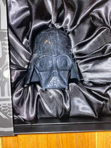 Star Wars-KITH-Darth Vader Helmet Paperweight-SOLD OUT-BNIB - Afbeelding 1 van 9