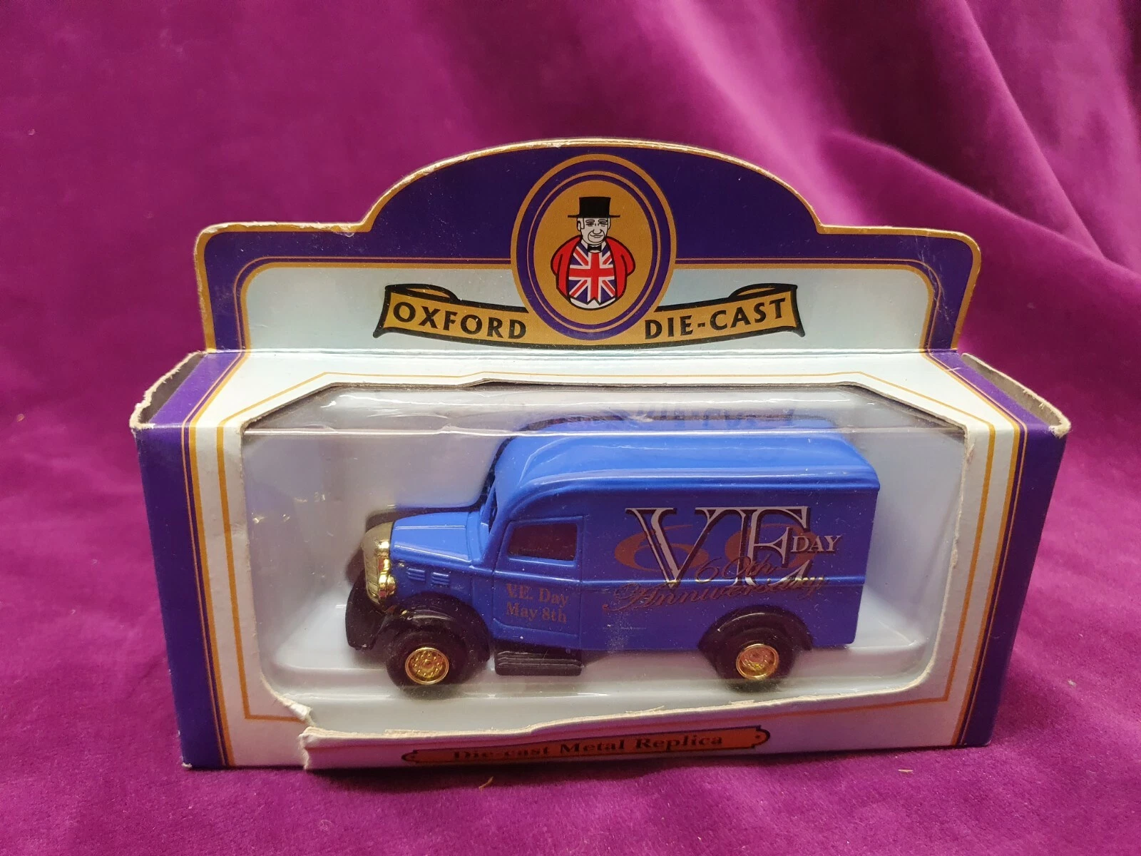 VANS OXFORD DIECAST VAN VE DAY 60TH ANNIVERSARY