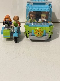 LEGO Scooby-Doo. Retired. The Mystery Machine (75902). Complete Set/Box/Manual