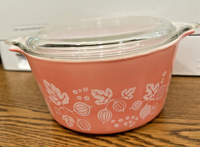 Pyrex Pink Gooseberry #473 Vintage Casserole Dish with Lid very good condition
