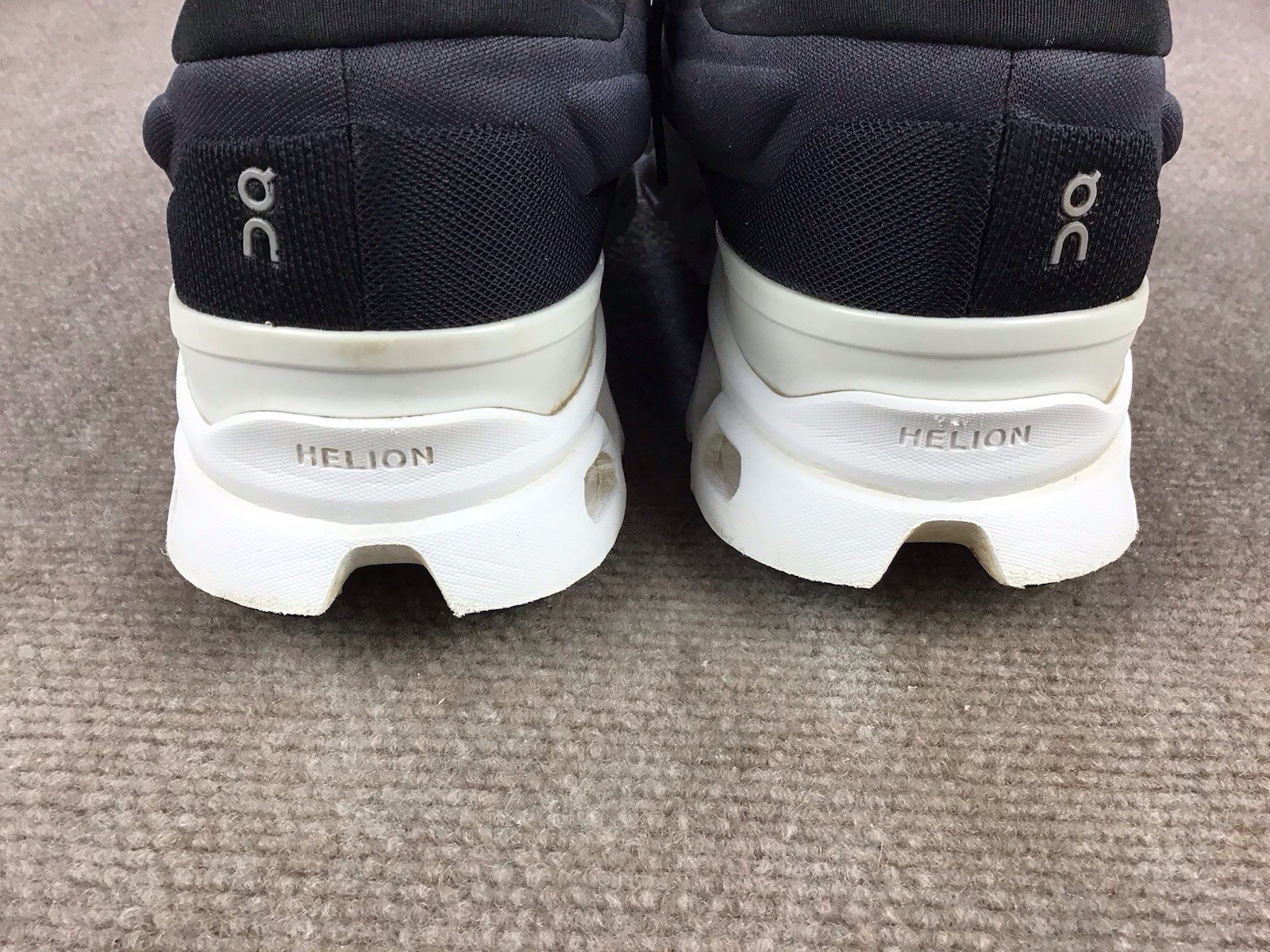 On Cloud Cloudstratus Sneakers Men's Sz US 9.5 Cloudtec Helion Athletic Shoes