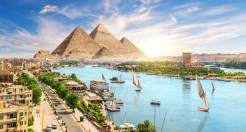 Pyramidenkomplex in der Stadt Assuan am Nil, Luftaufnahme, Ägypten. (186171299) - Bild 1 von 17