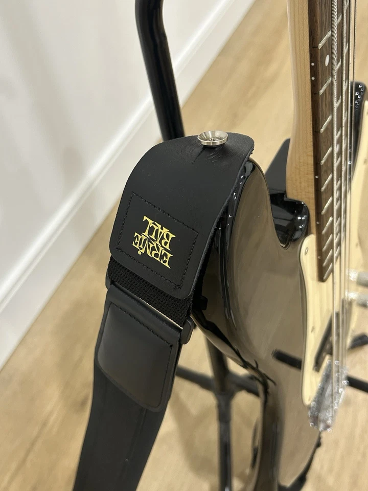 Bajo Squier Fender Affinity Precision 1999 - 2012 - negro con estuche y extras Foto 4 de 4