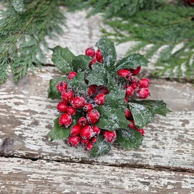 Nordic snowy faux cranberry holly Christmas candle wreath/ring Gisela Graham