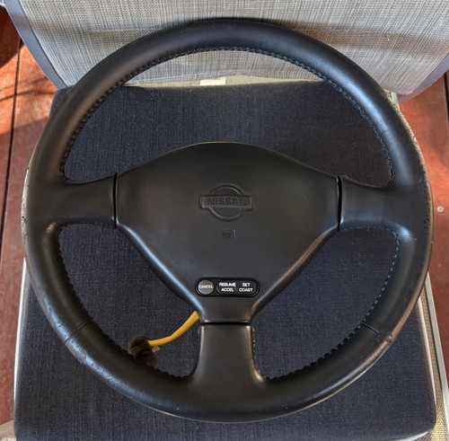 NISSAN 1991-97 BLUEBIRD N13 SSS GENUINE COMPLETE BLACK STEERING WHEEL & PAD!! - Afbeelding 1 van 19