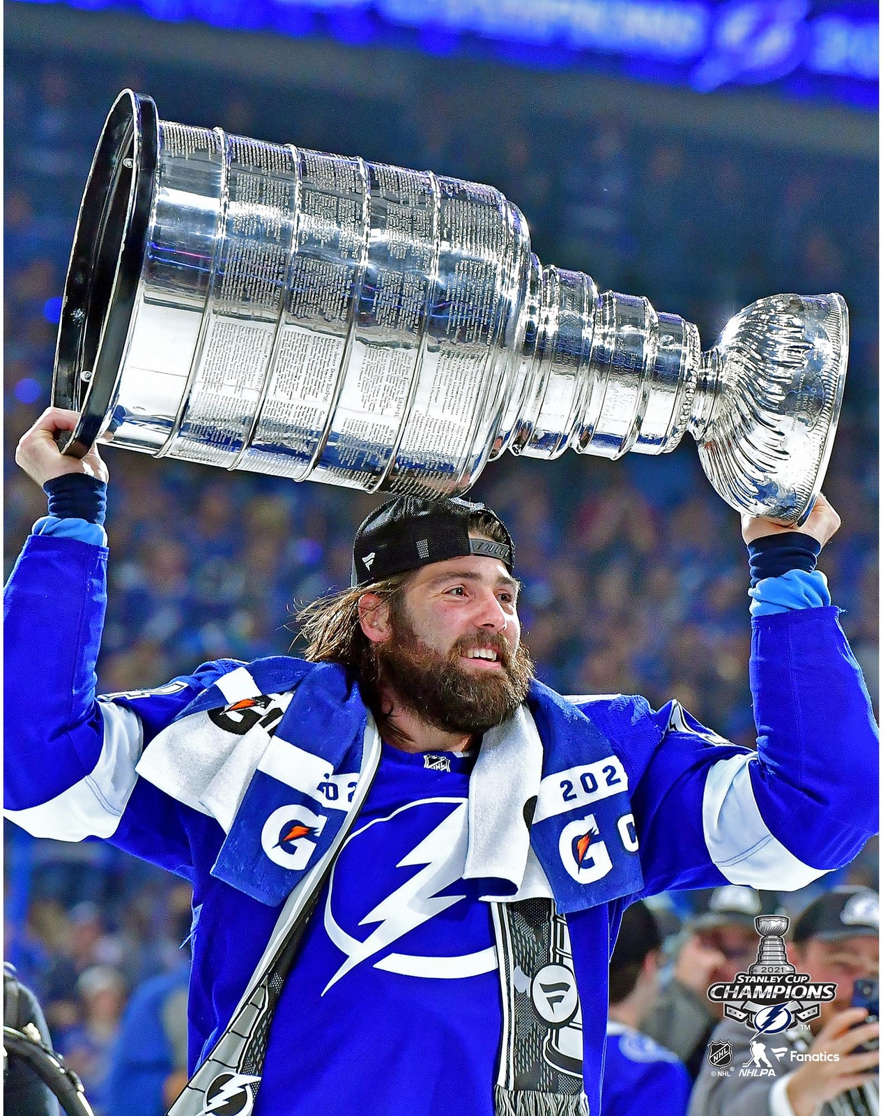 Pat Maroon Tampa Bay Lightning Unsigned 2021 Stanley Cup Champs Raise