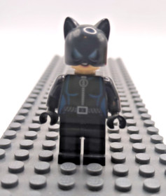 Lego Catwoman Rare Blue Suit 6858 Super Heroes Batman II Minifigure