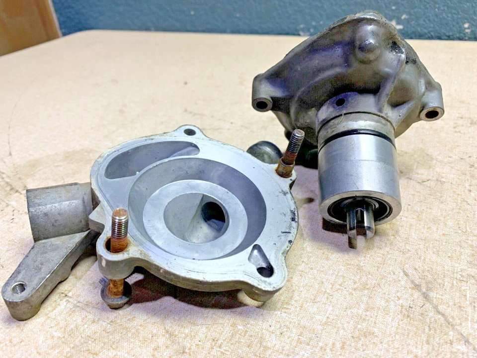 1992 HONDA SHADOW 1100 ENGINE WATER PUMP & HOUSING - Image 3 of 3