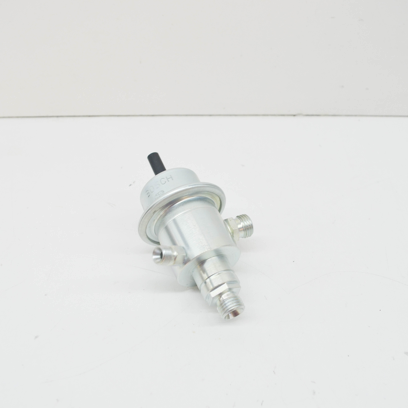 1987-1993 Mercedes-Benz 190e W201 Fuel Pressure Regulator OEM Part 