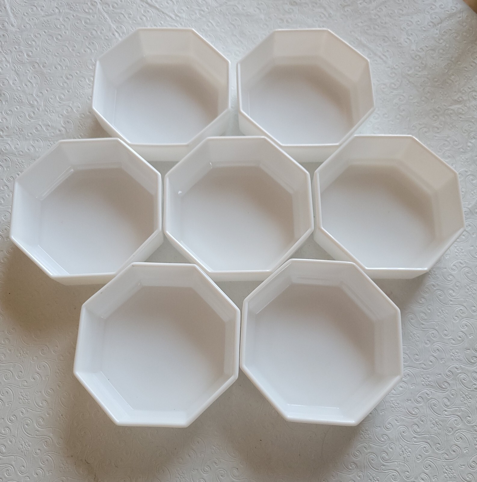 VTG Set of 7 White Arcoroc Milk Glass 6 Inch Cerral Bowls
