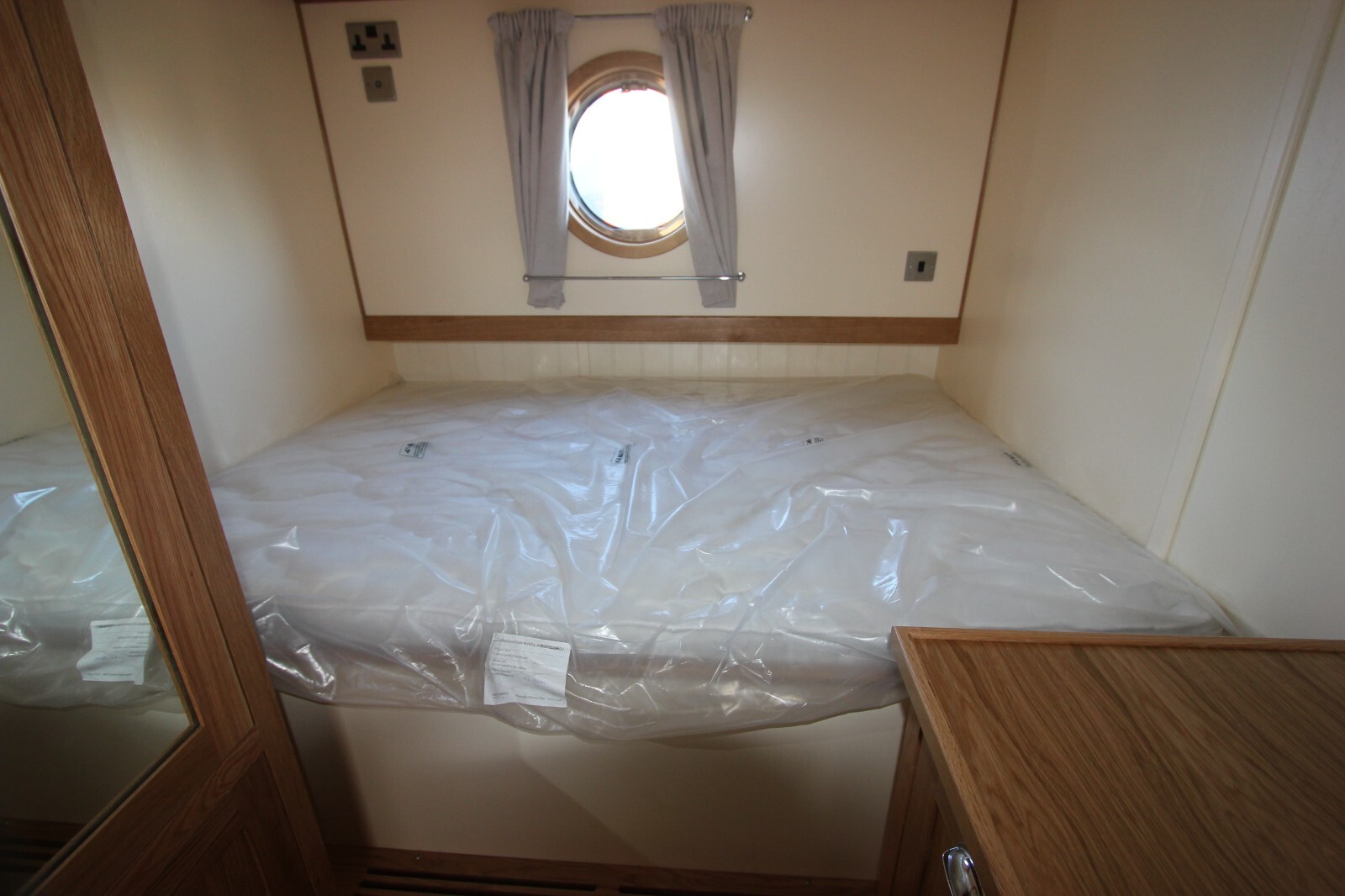 70 x 12ft3 new fully fitted bespoke Collingwood widebeam houseboat