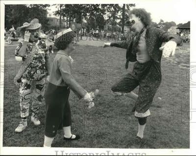 1987 Press Photo Carnival Clowns at West End Ecumenical Parish Festival