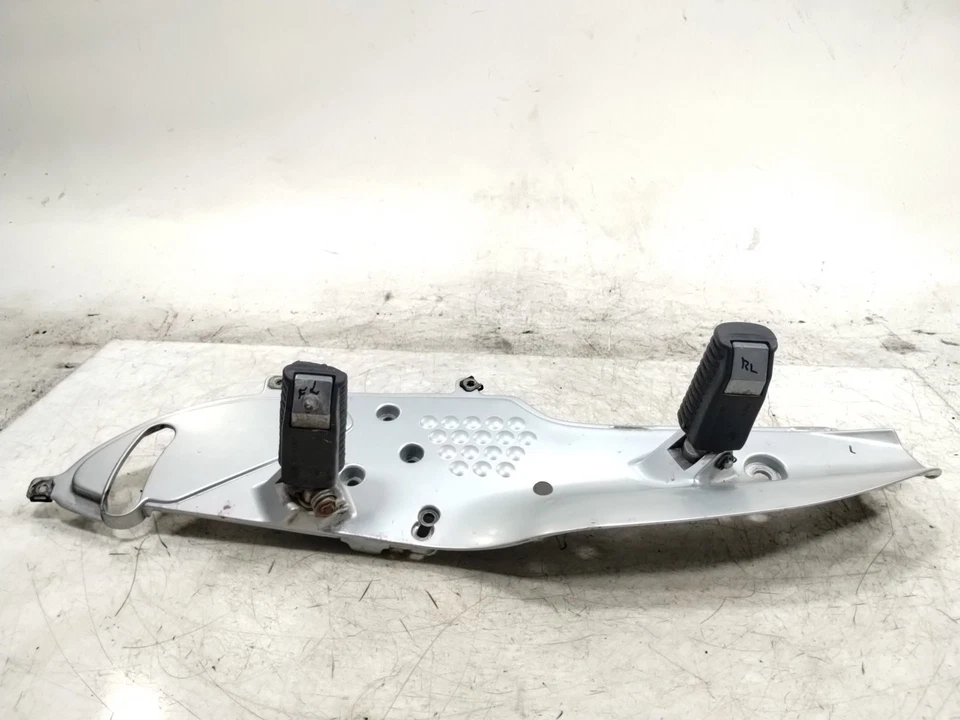 BMW R1100 RT R 2000 00 soporte de montaje de reposapiés delantero trasero izquierdo Foto 2 de 4