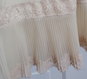 Sexy 60s VTG Ivory Lace Lingerie Full Slip Dress Pleated Ruffle Flounce Hem XS