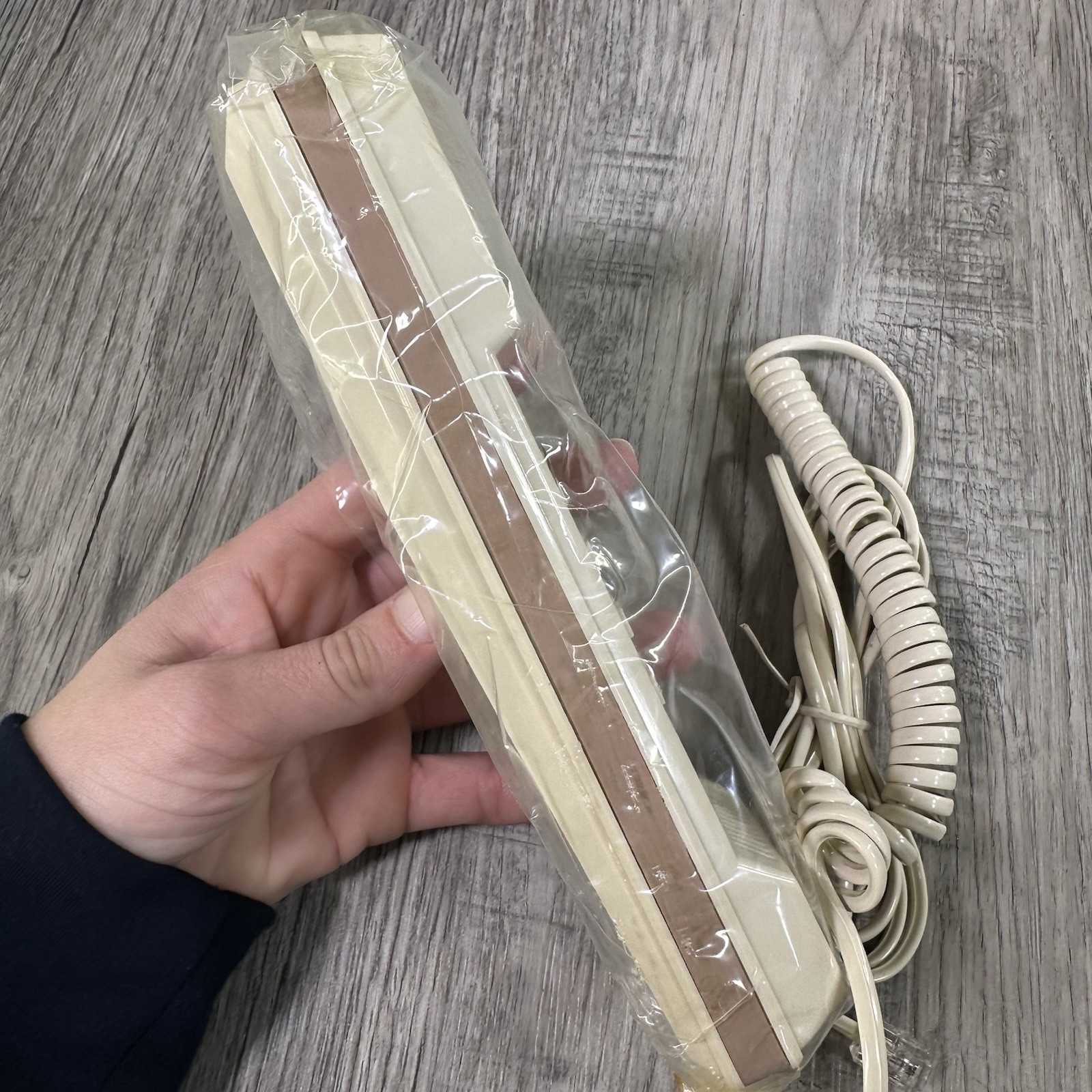 как выглядит Vintage Electric Telephone Wall Hanging FCC Corded Registered C9D7I8 New In Box фото