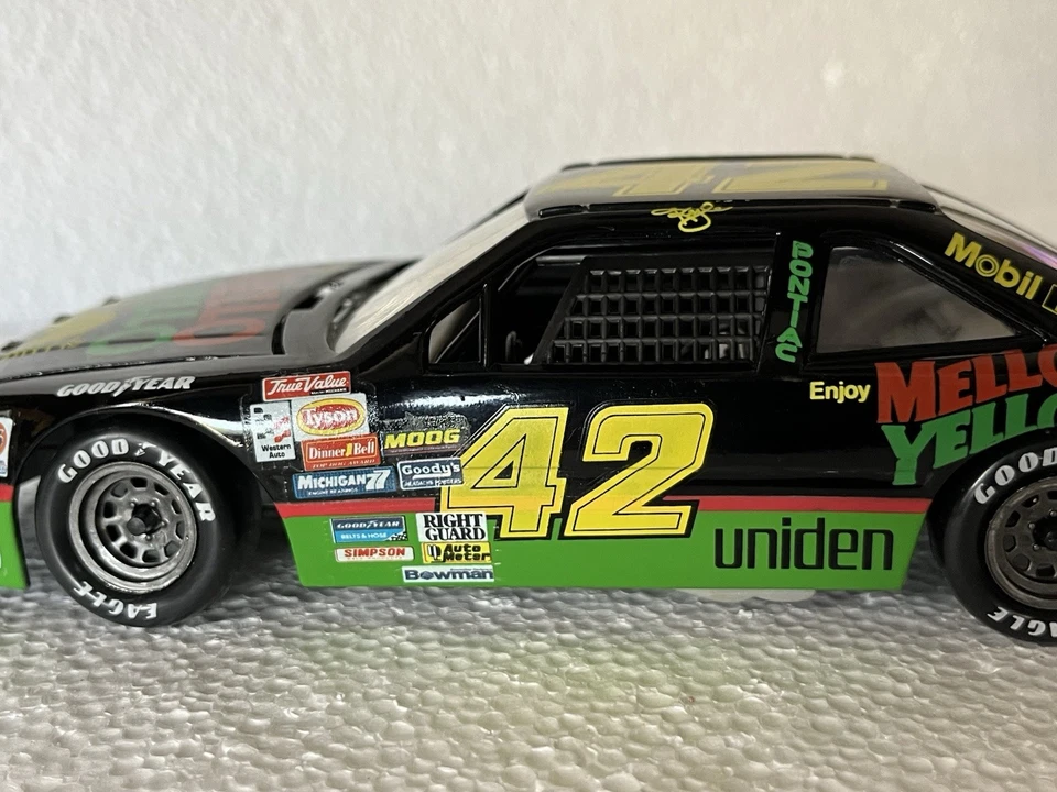 Pontiac Grand Prix NASCAR 1991 coche de carreras Revell #42 Kyle Petty Mello amarillo 1:24  Foto 4 de 4