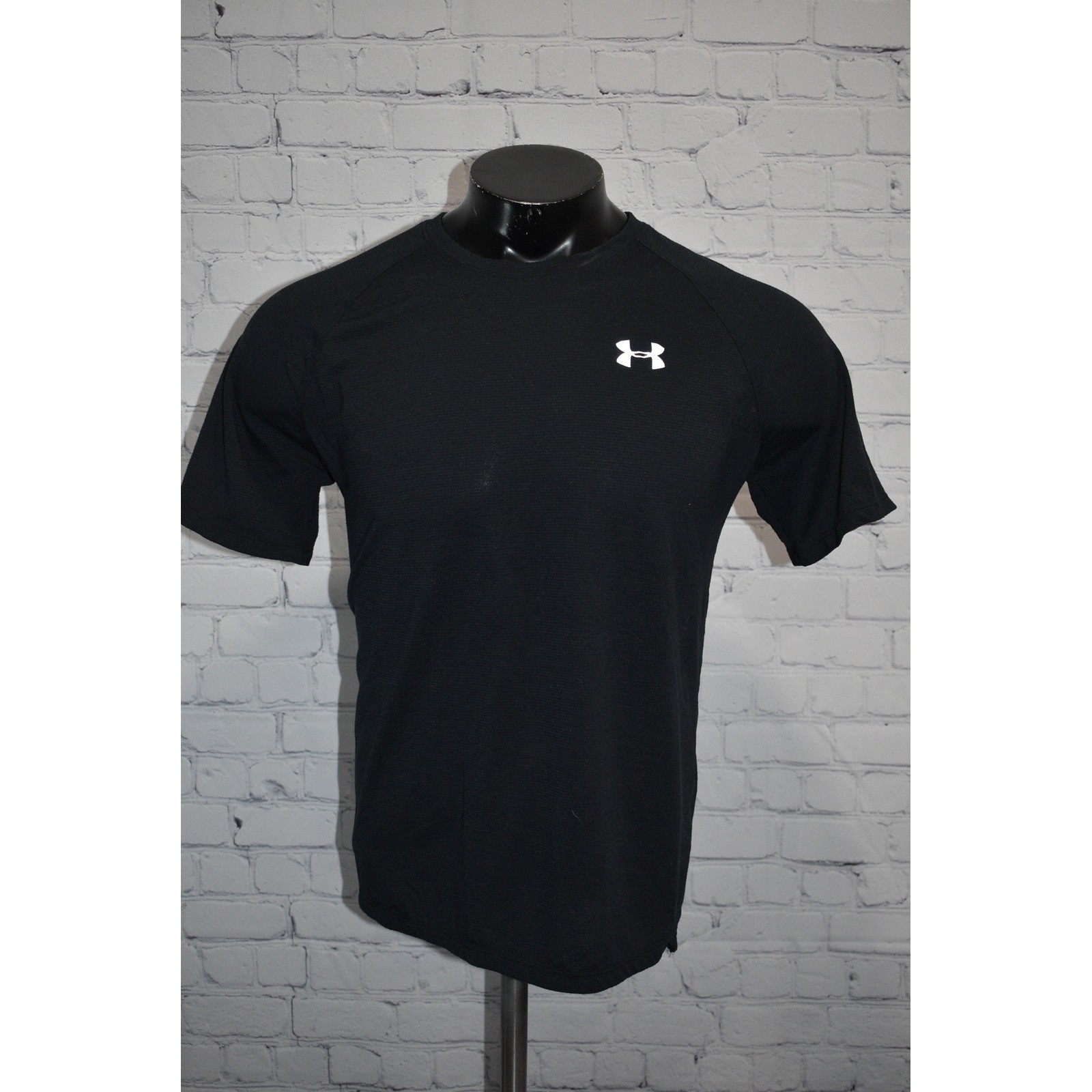 Under Armour Run T-Shirt Mens Large Black Fitted Heatgear Short Sleeve Poyester