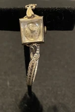 Working Vtg Timex Quartz Ladies Watch Gold Tone Stretchy Fit Seventeen 17 Jewels