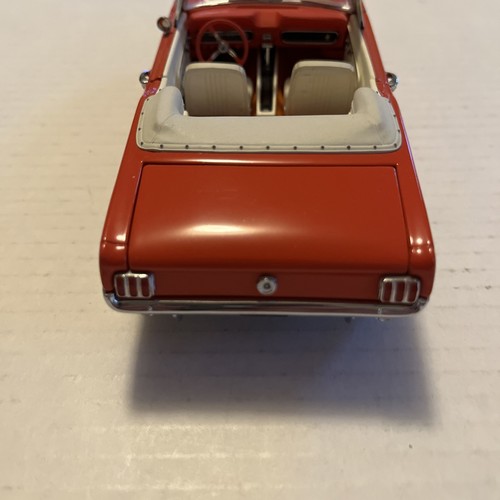 1964 1/2 Ford Mustang Convertible Die Cast Model By The Franklin Mint 1:24 Scale - Picture 6 of 15