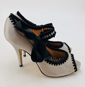 salto alto com cadarço