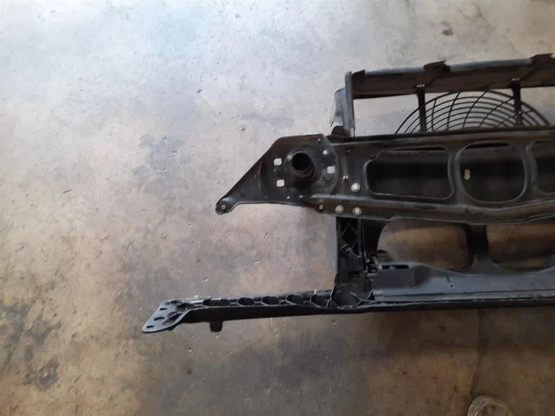 Soporte núcleo radiador compatible con 99-00 BMW 323i 51718259773 Foto 2 de 4