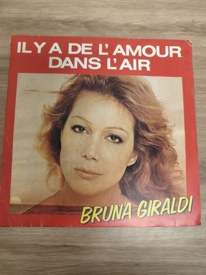 Vinyl 45 Drehungen Bruna Giraldi - ''Es liegt Liebe in der Luft'' rote Tasche (Ref