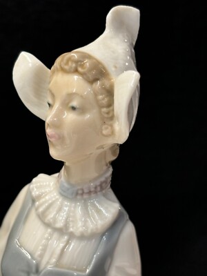 Lladro Figurine  Genteel  Dutch Girl w Tulip Basket Sculpture #4860
