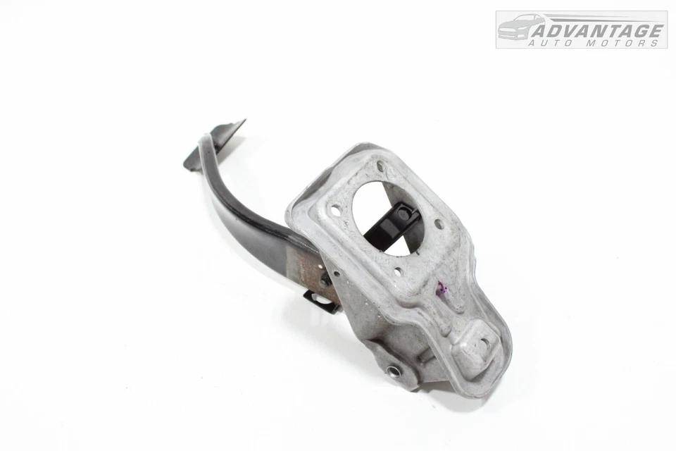 2014-2022 DODGE DURANGO BRAKE STOP FOOT PEDAL W/ SUPPORT BRACKET 68303341AC OEM - Image 3 of 4