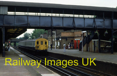 Railway Photo -EMU Wandsworth Common Station Pic2 c1985