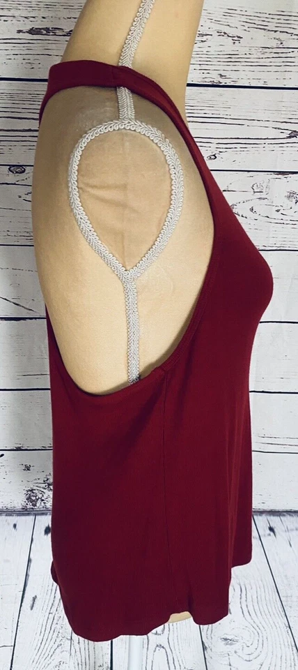 Camiseta sin mangas grande para mujer Vimmia roja oscura espalda deportiva costilla texturizada cuello en U suave usada en excelente estado Foto 4 de 4