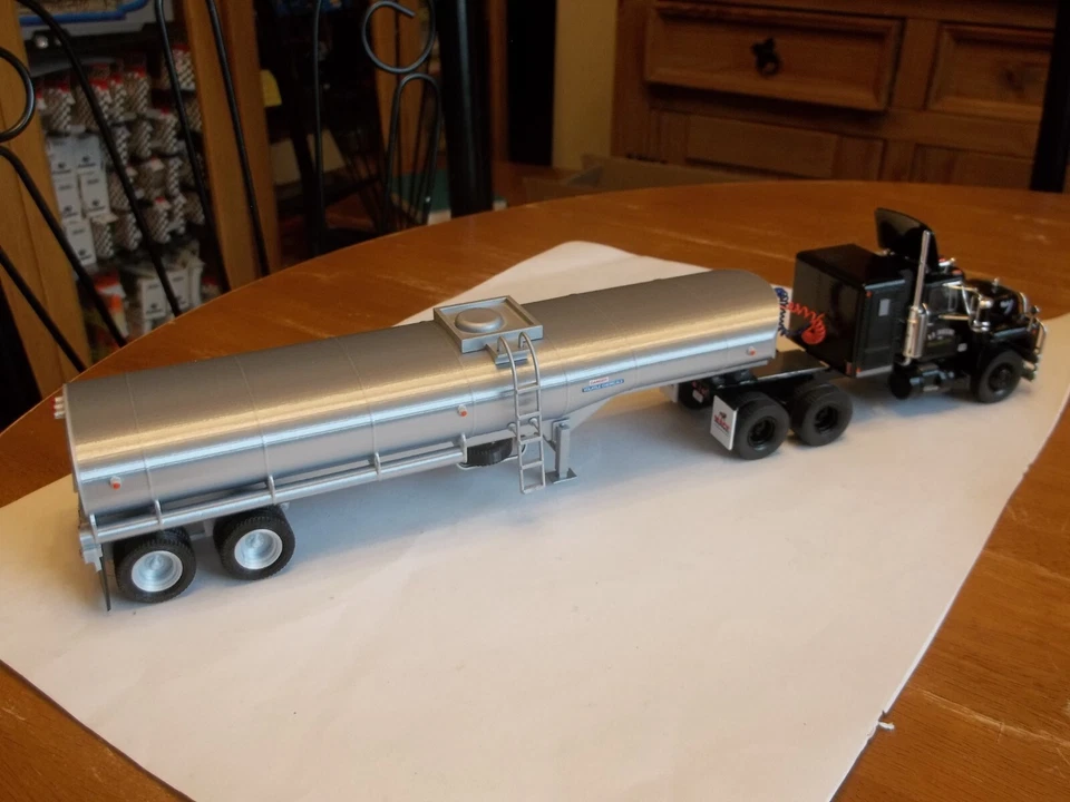 Camión de goma The CONVOY: IXO TR100 Mack R modificado + remolque personalizado - 1/43 Foto 3 de 4