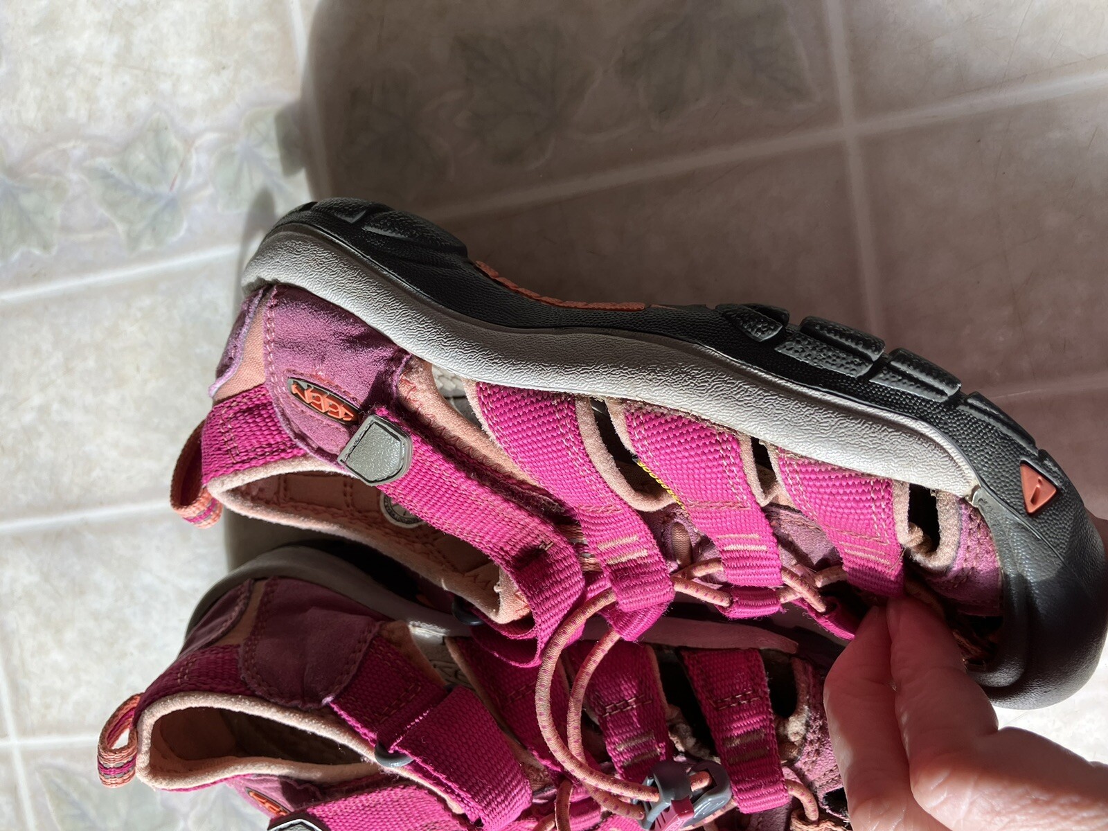 Sandali da trekking impermeabili Keen Kids Newport H2 rosa giovani taglia 1 usati in ottime condizioni