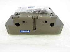NEW Schunk 371155 PGN+200-2 Universal Gripper Assembly 0371155 