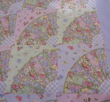 Vintage 1990s Daisy Kingdom Cotton Fabric #4771 Floral Fan Block 1yd x 44"