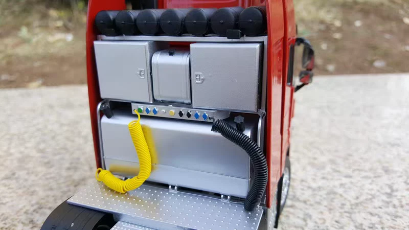 Marge Models Volvo FH16 750 8x4 Prime Mover Truck Red 1/32 DieCast Model New - Image 4 of 4