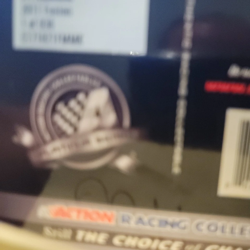 Tarjeta diecast y autografiada Ford Fusion Fluidmaster 2011 autografiada por Matt Kenseth Foto 2 de 2