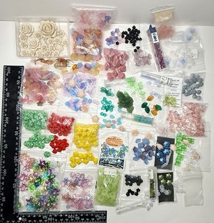 GREAT BUNDLE Flowers Leaves Beads Bead Job Lot Jewellery Ceramic Plastic Glass