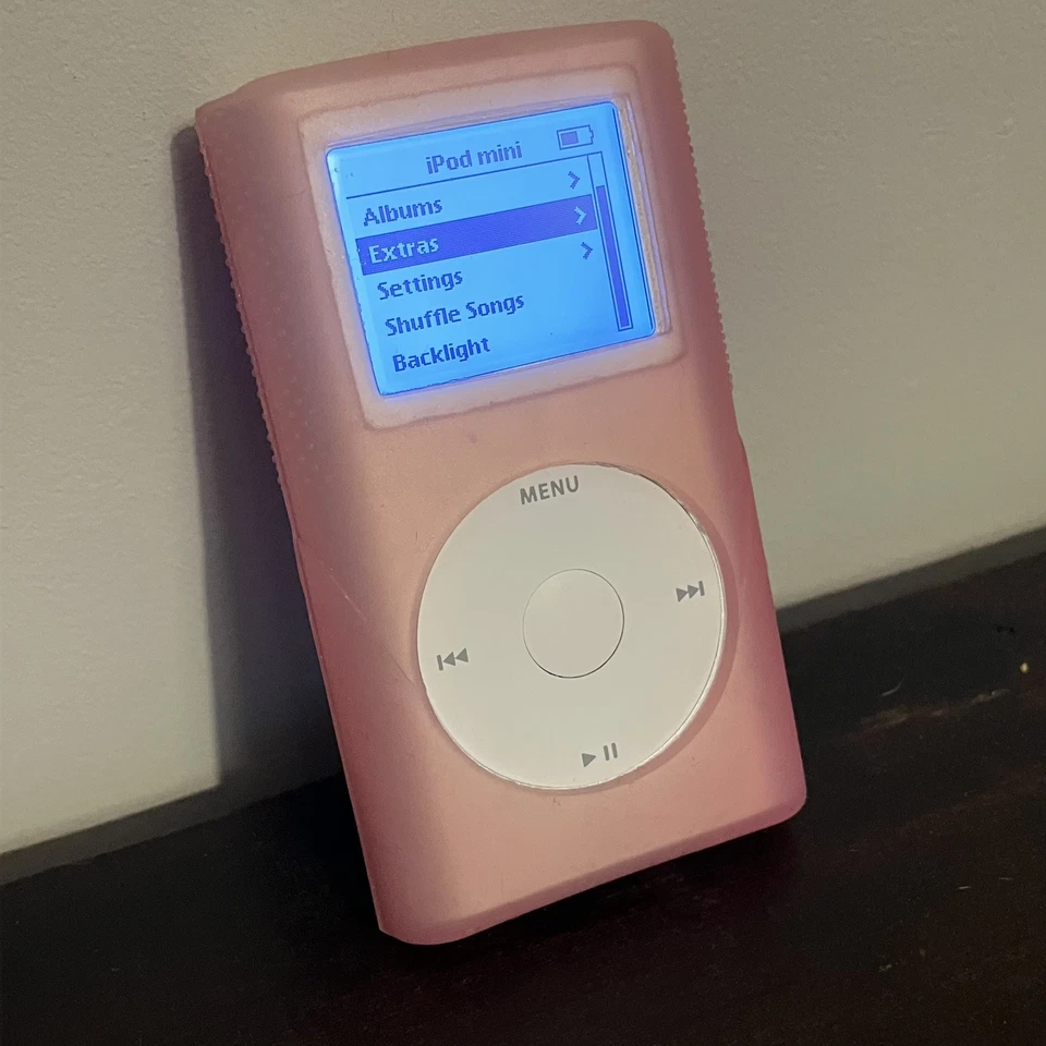 Apple iPod Mini 2nd Generation, Silver 6GB MINT CONDITION - Image 3 of 4