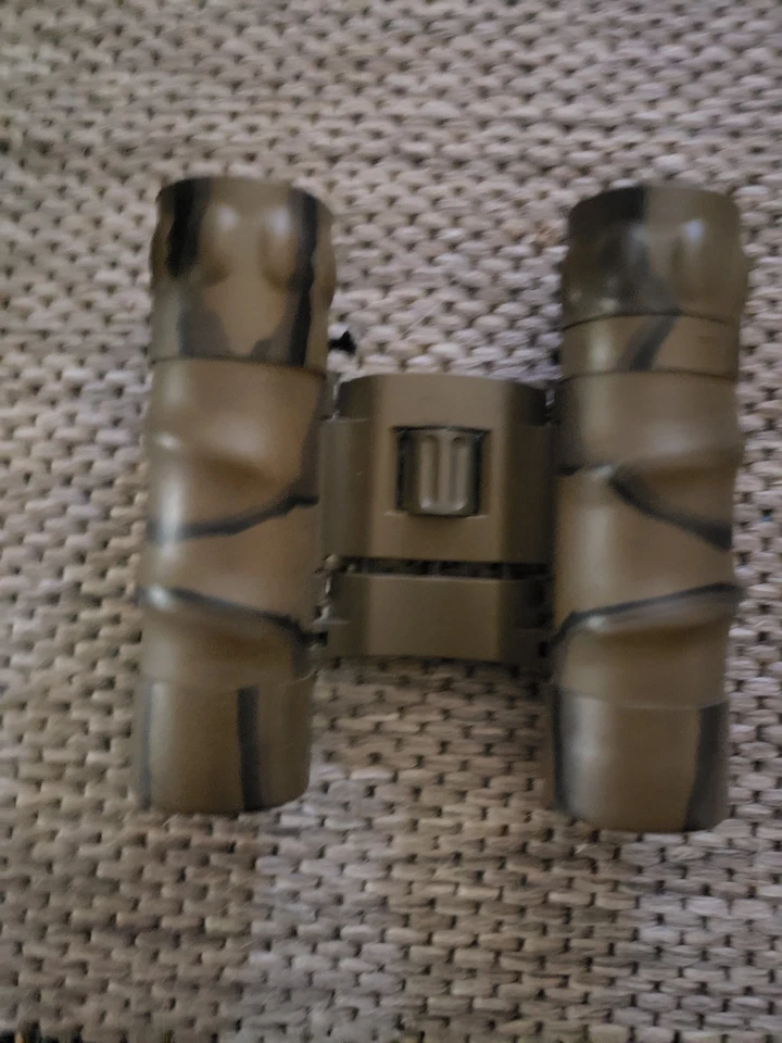 Tasco Small Binoculars Model 168BCR With Case  - Image 2 of 4