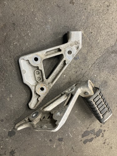 1983 1984 Honda Shadow VT500C VT 500 left Right rear passenger foot peg bracket - Picture 5 of 5