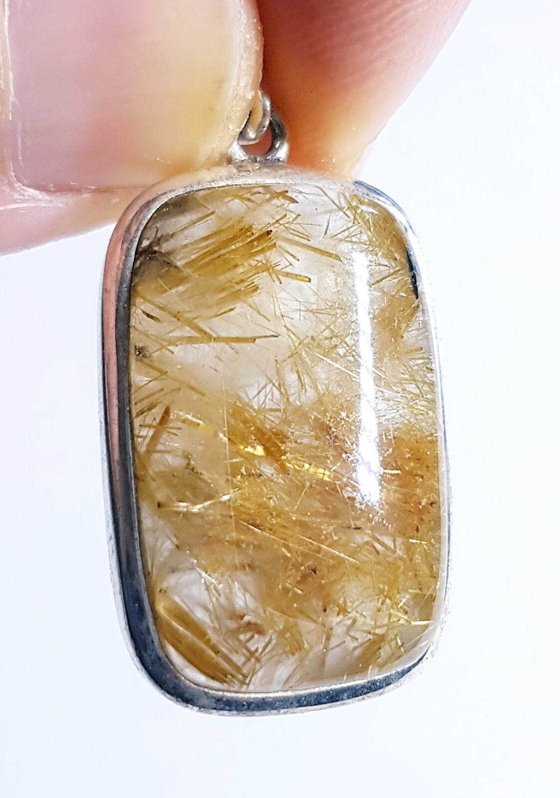 Pendentif quartz rutilé doré en argent, le cadeau d'anniversaire idéal