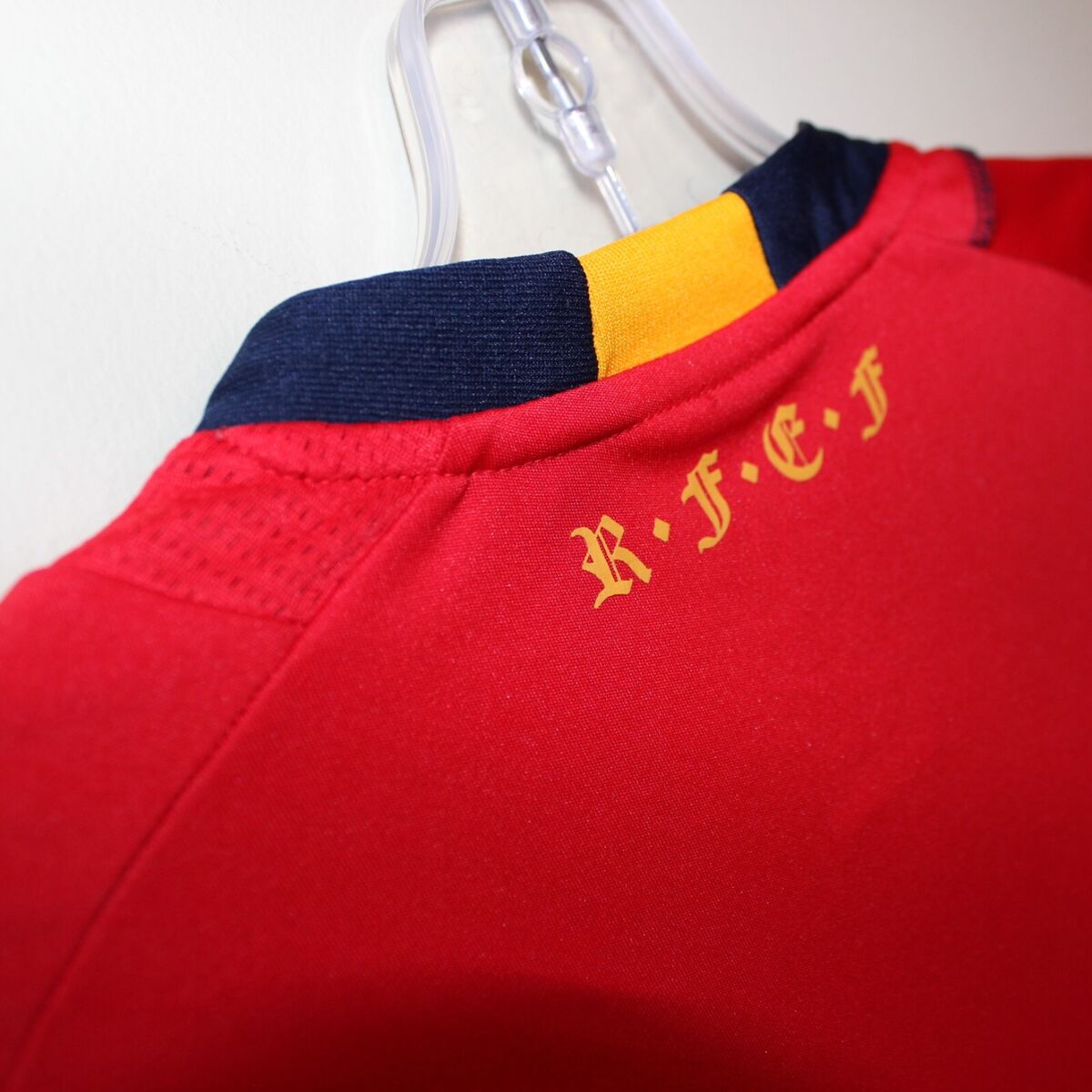 unworn player issue SPAIN 2010-11 home training shirt Adidas unworn player issue SPAIN 2010-11 home training shirt Adidas