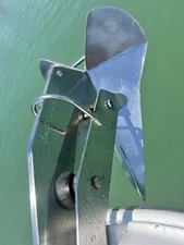 Lewmar 35lb Anchor &Deck Plate 