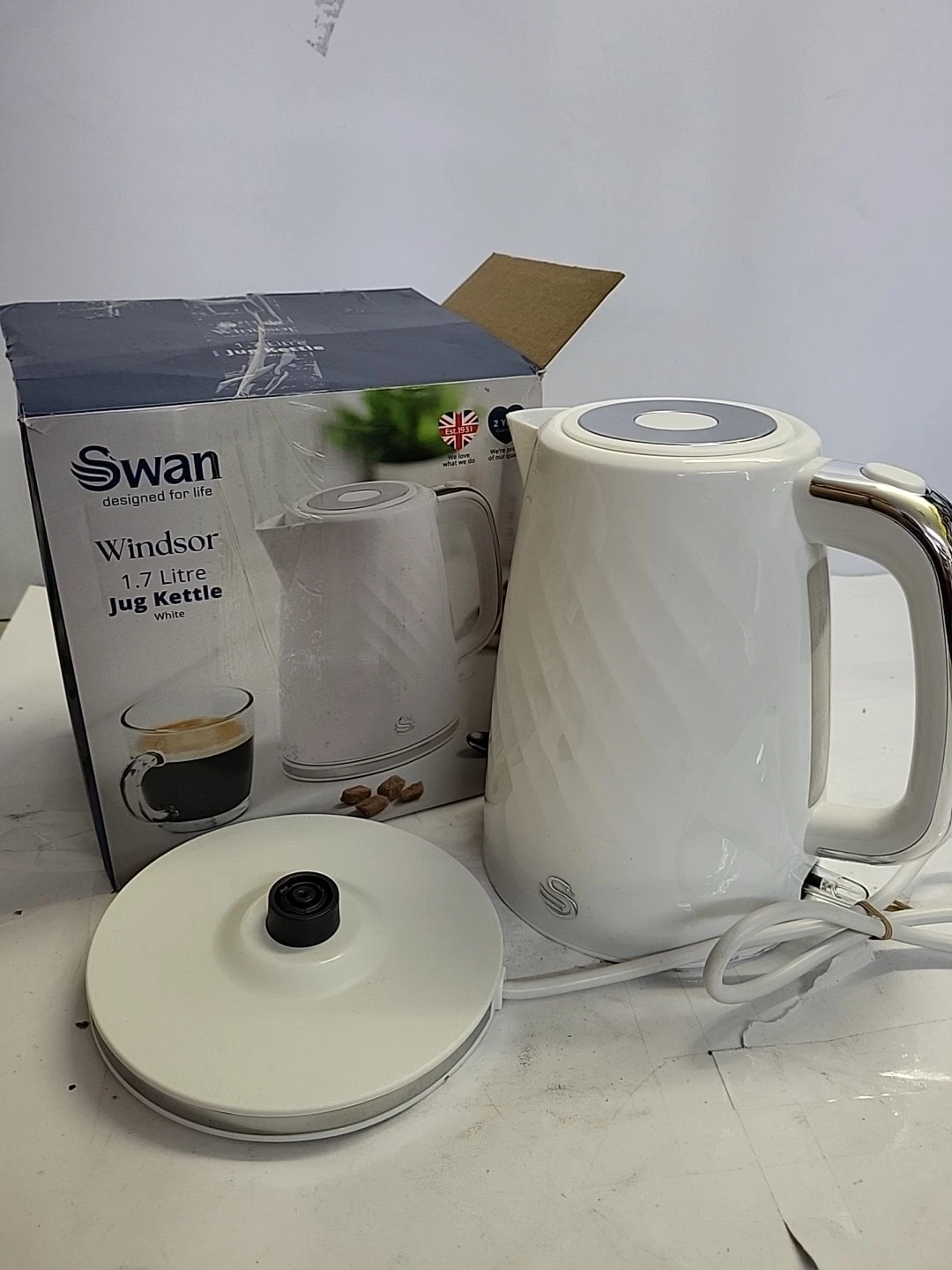 Swan Windsor 1.7L Textured Kettle White Used- Great Condition REF R706