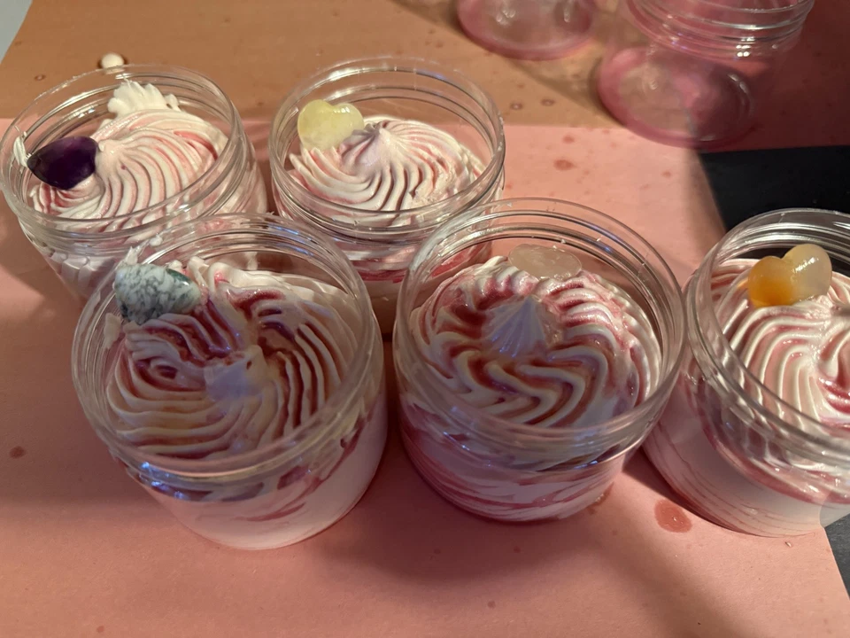 MANTECA CORPORAL BATIDA ORGÁNICA con vitamina E y colágeno + exfoliante de azúcar gratis de 2 oz Foto 2 de 4