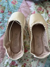Capezio Ava pointe shoes 5.5W