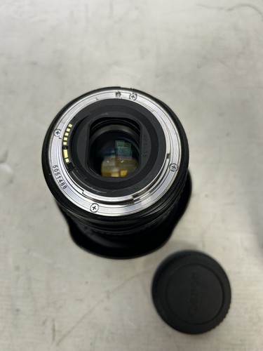 Canon EF L-series 24-105mm F/4 L IS USM Lens with hood - Picture 6 of 10