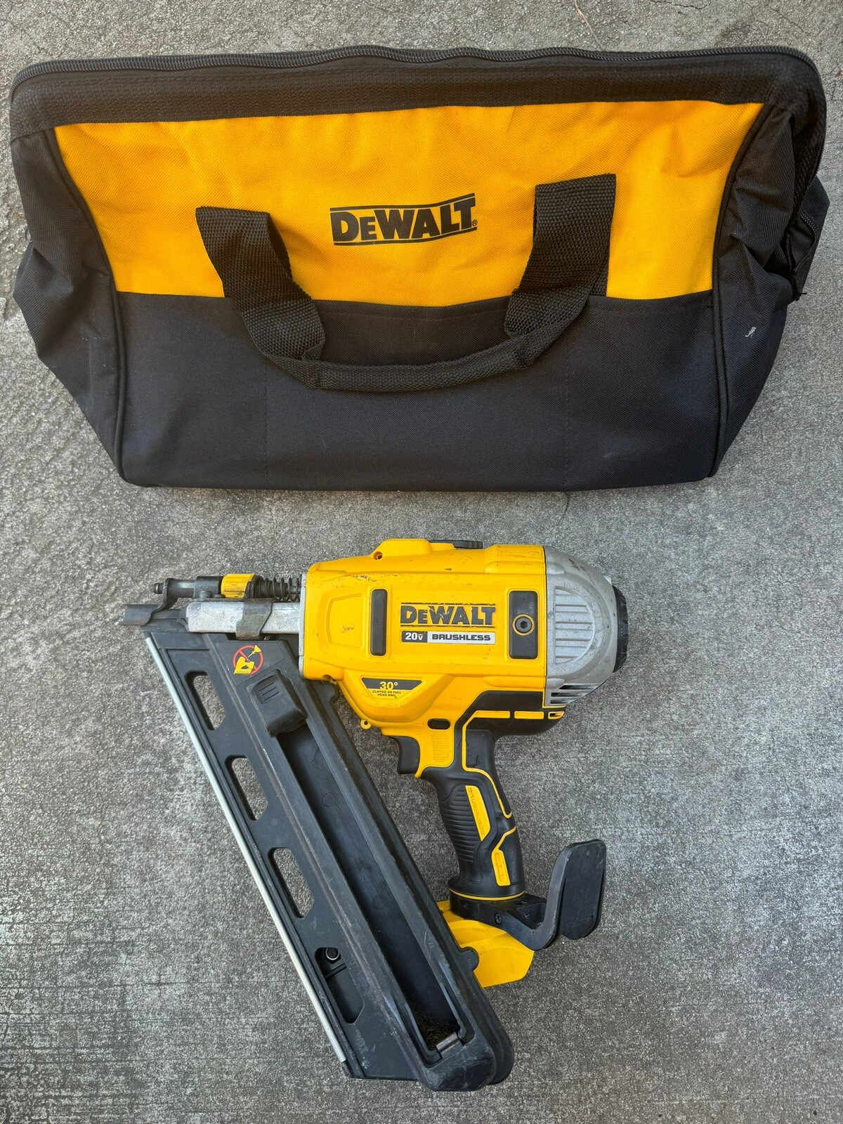 DeWALT DCN692B 20V MAX Brushless Cordless LiIon Framing Nail Gun
