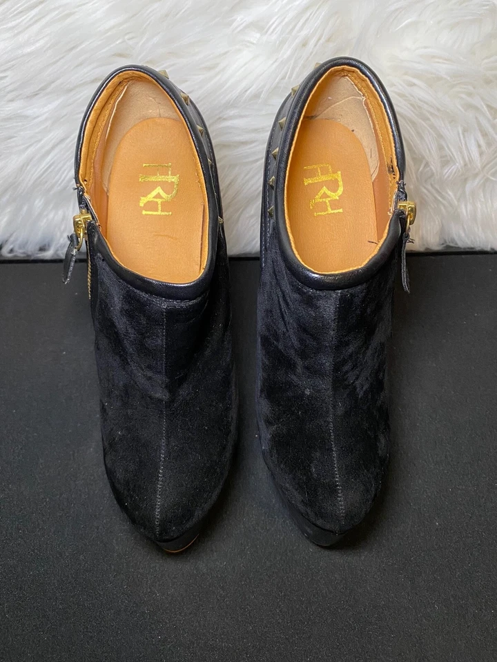 Женские сапоги на платформе Fahrenheit черные бархатные с шипами золотистые на высоком каблуке размер 7 - Изображение 3 из 4