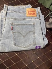 Levi's Women's Denim 314 Shaping Straight Jean Size 16 /33 x 32 Light Wash 007